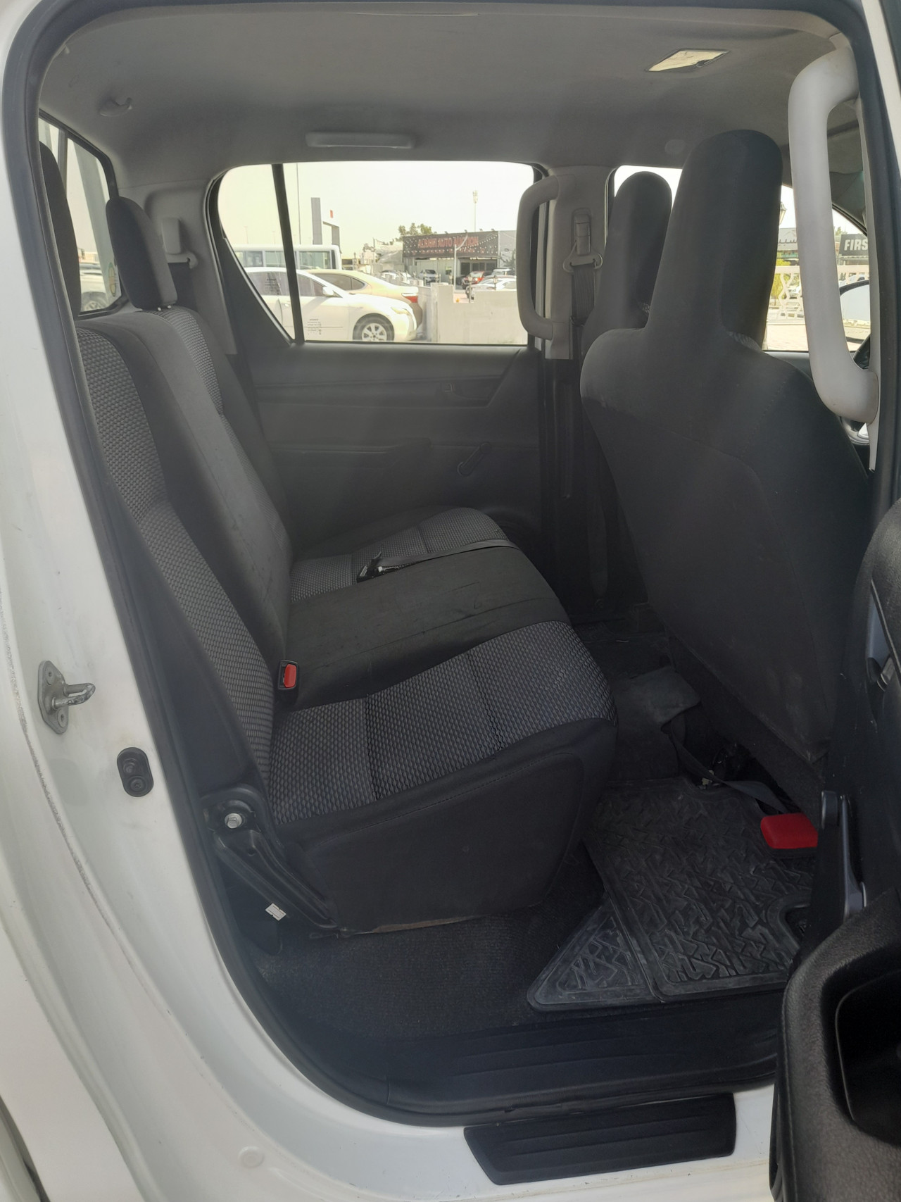 Toyota Hilux - Image 12