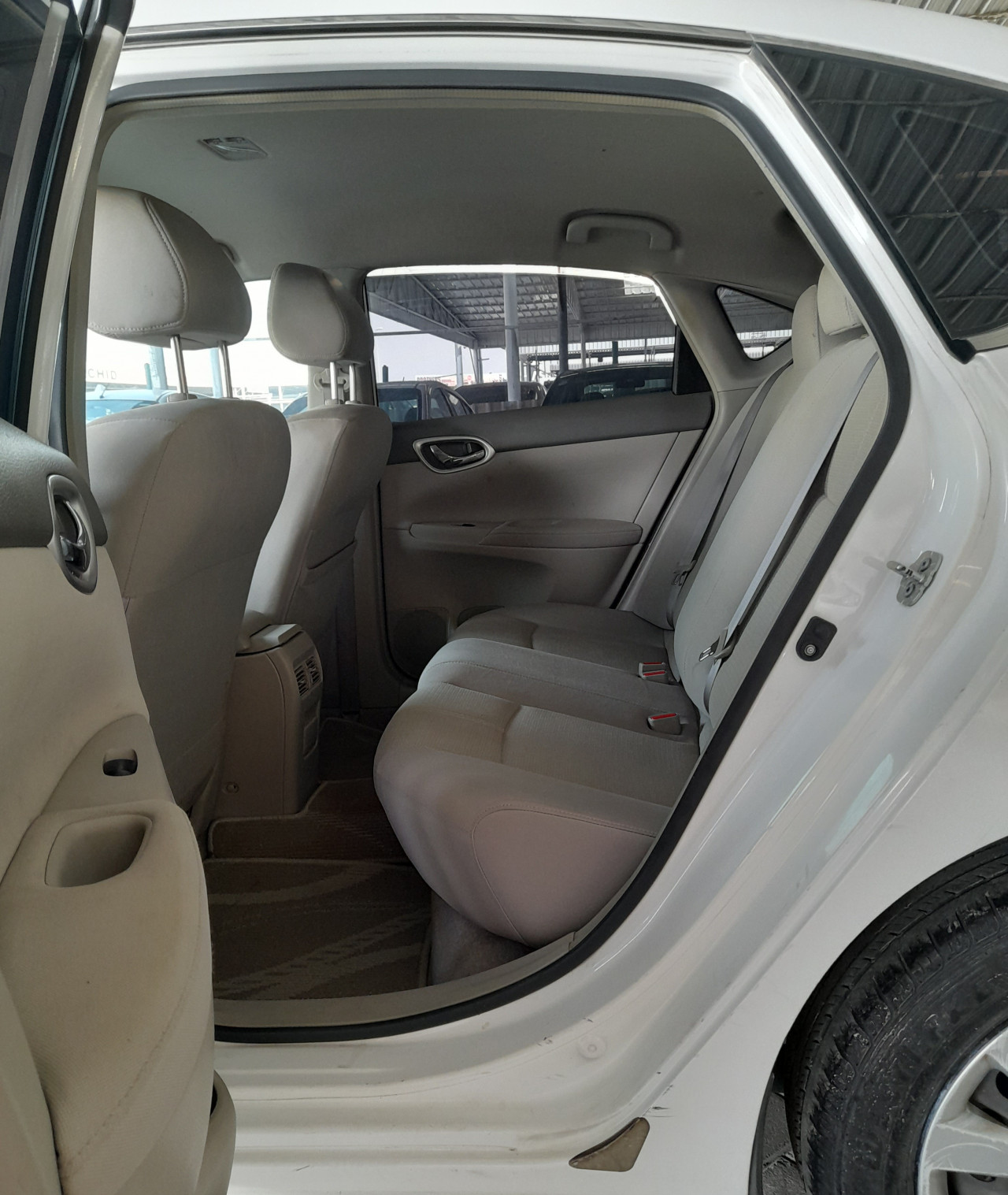 Nissan Sentra - Image 11