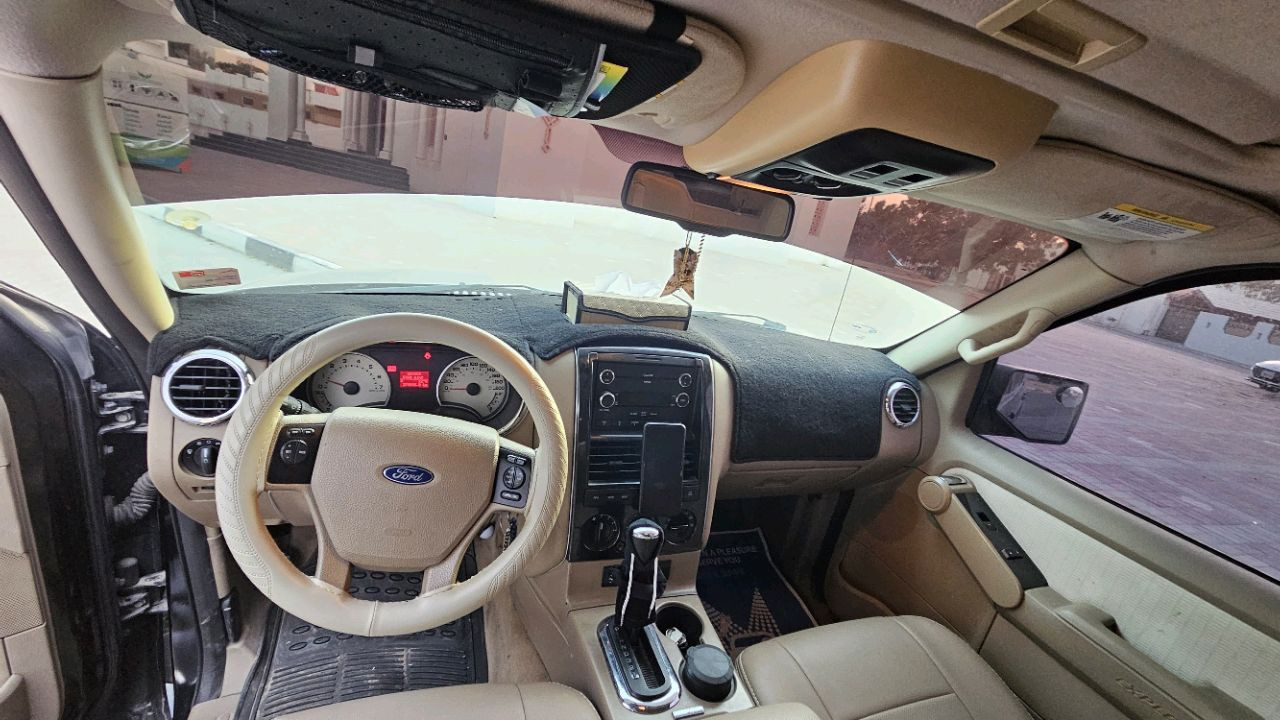 Ford Explorer - Image 10