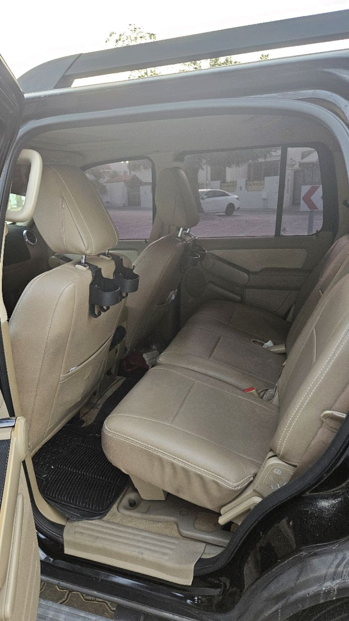 Ford Explorer - Image 9