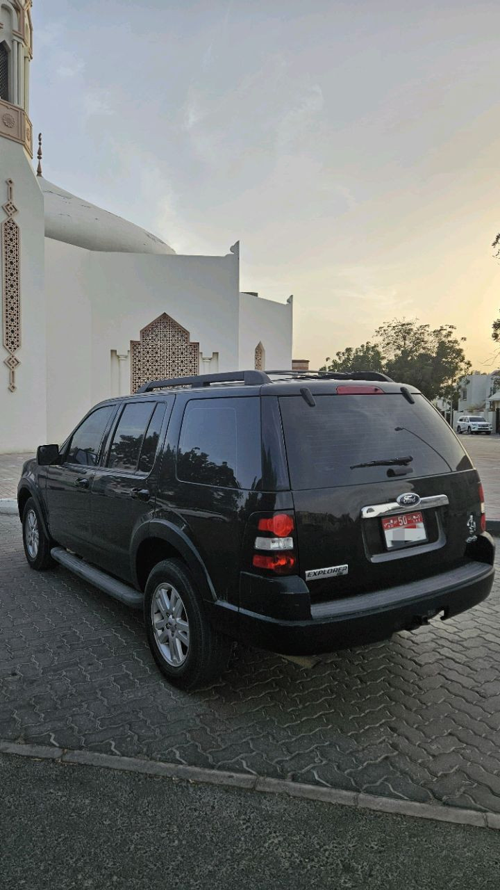 Ford Explorer - Image 4
