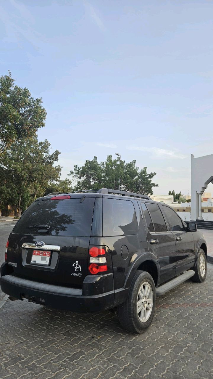 Ford Explorer - Image 8
