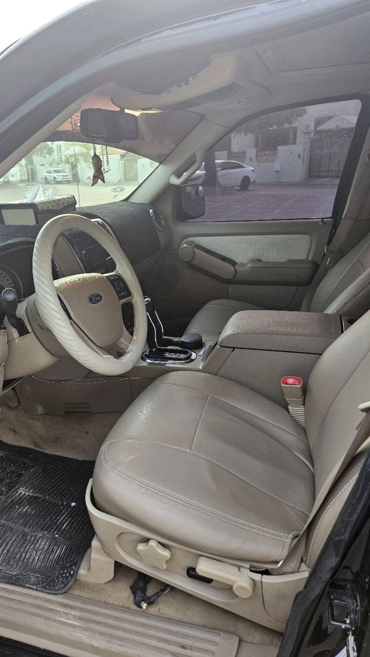 Ford Explorer - Image 12
