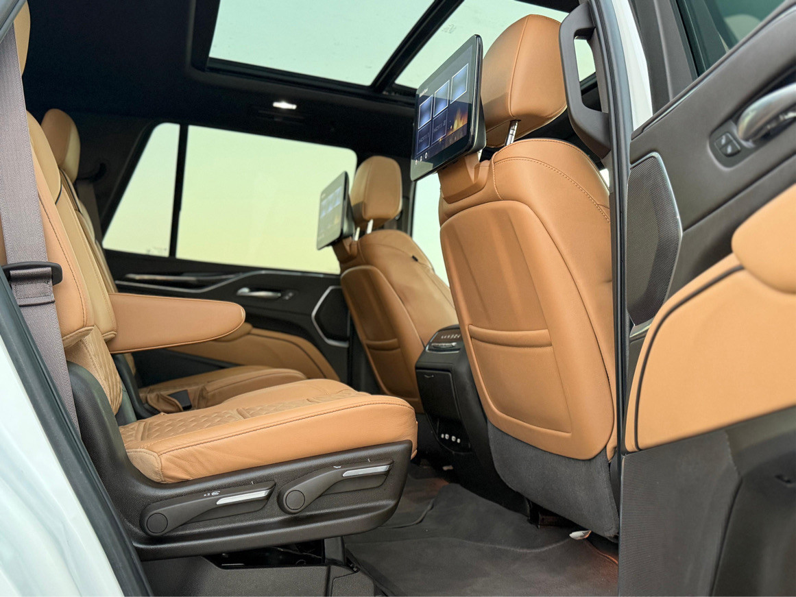 Cadillac Escalade - Image 8