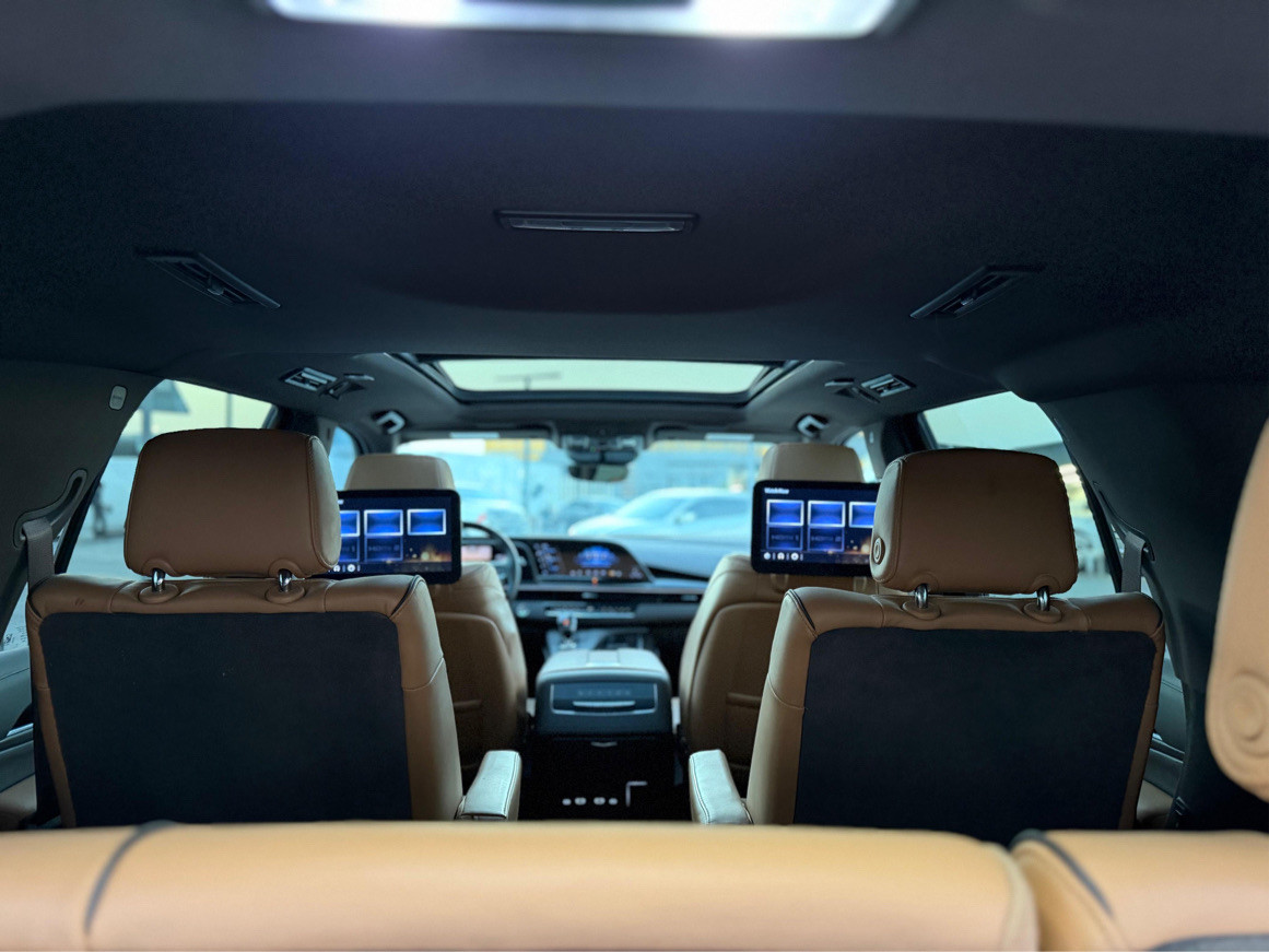 Cadillac Escalade - Image 11