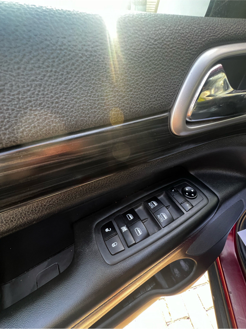 Jeep Grand Cherokee - Image 6