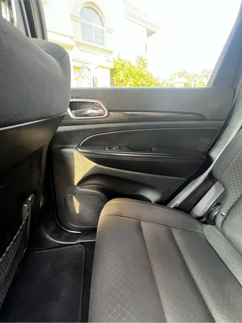 Jeep Grand Cherokee - Image 12