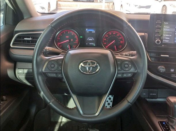 Toyota Camry - Image 10