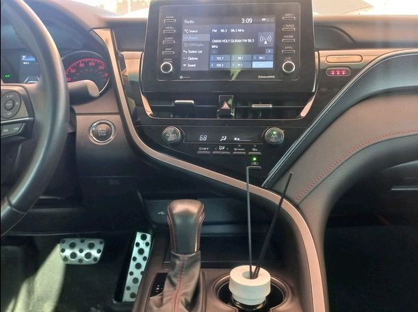 Toyota Camry - Image 11