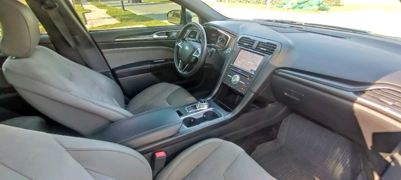 Ford Fusion - Image 12