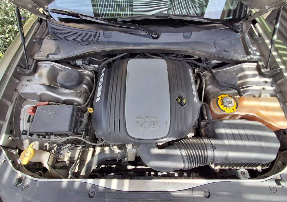 Dodge Charger - Image 9