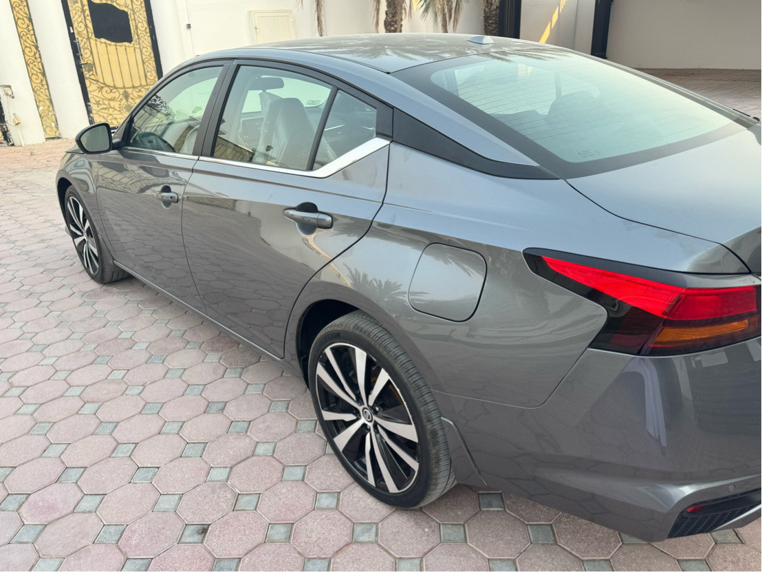 Nissan Altima - Image 6