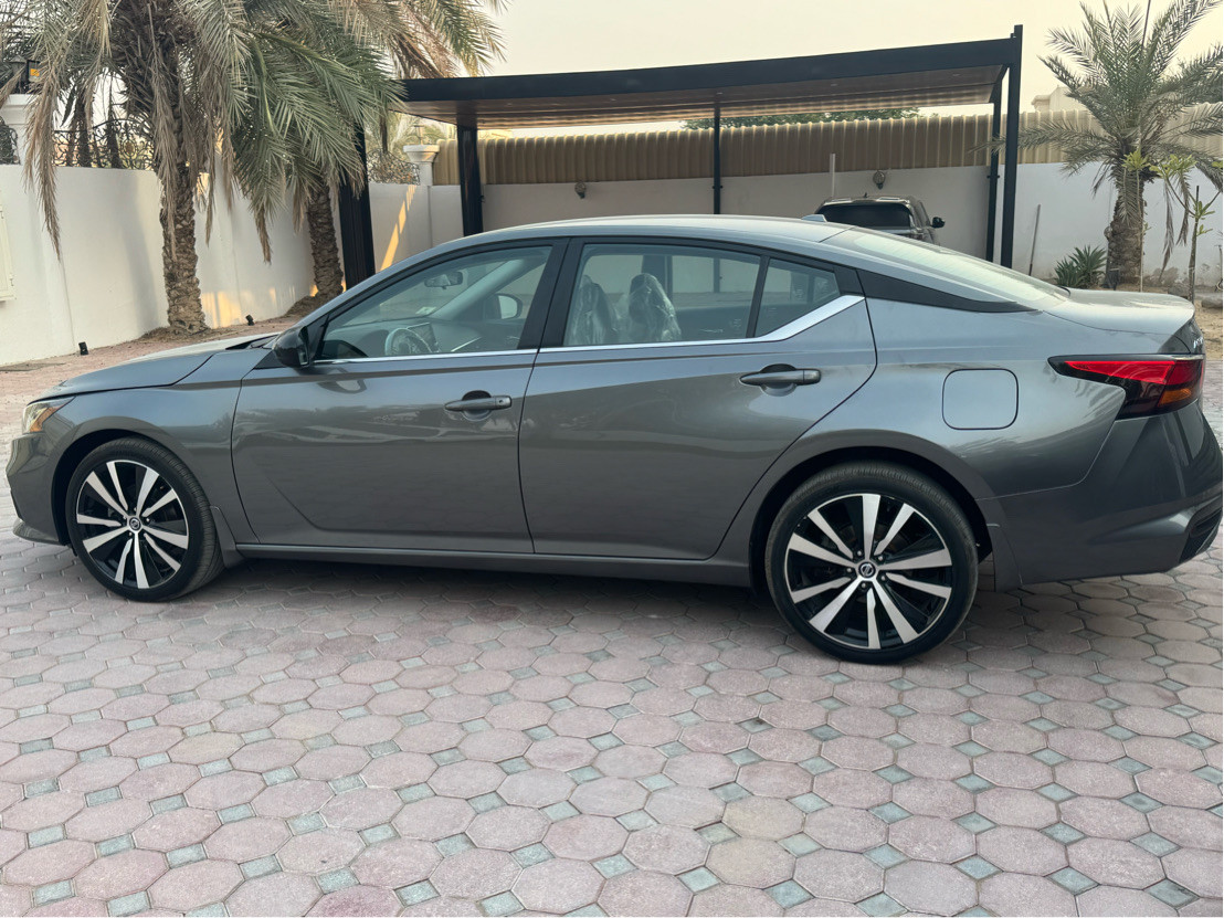Nissan Altima - Image 8
