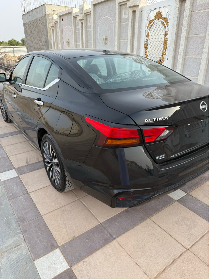 Nissan Altima - Image 3
