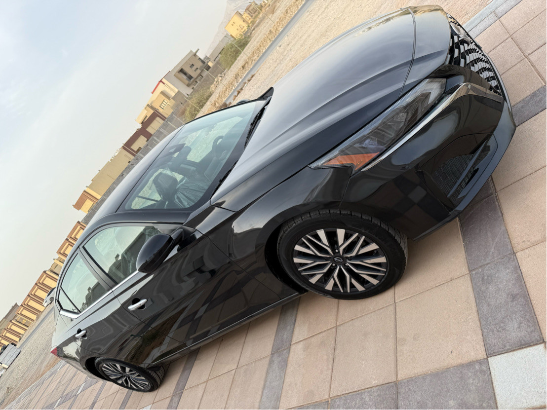 Nissan Altima - Image 6