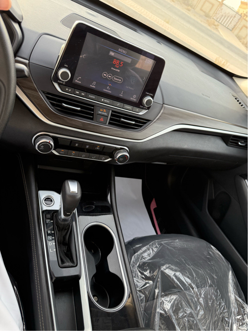 Nissan Altima - Image 9