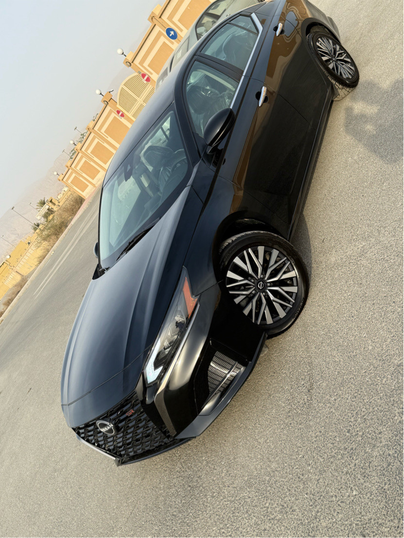 Nissan Altima - Image 5