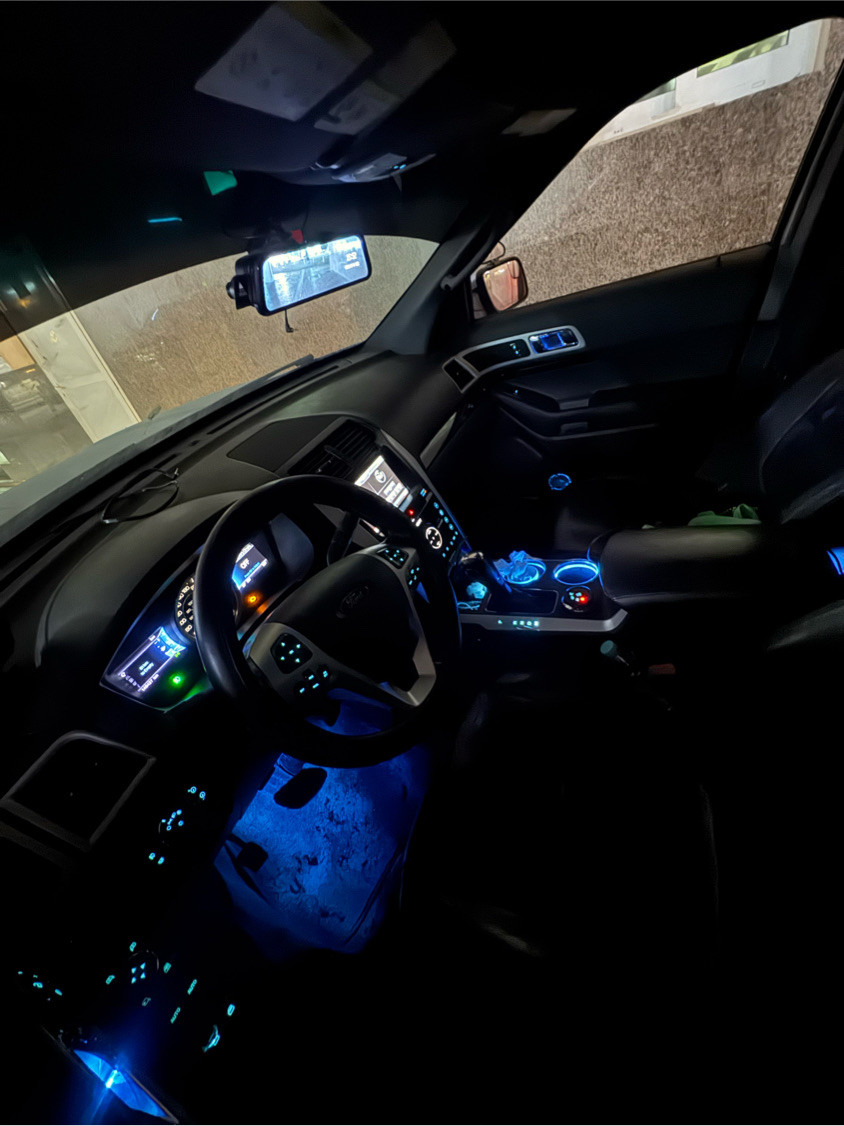 Ford Explorer - Image 11