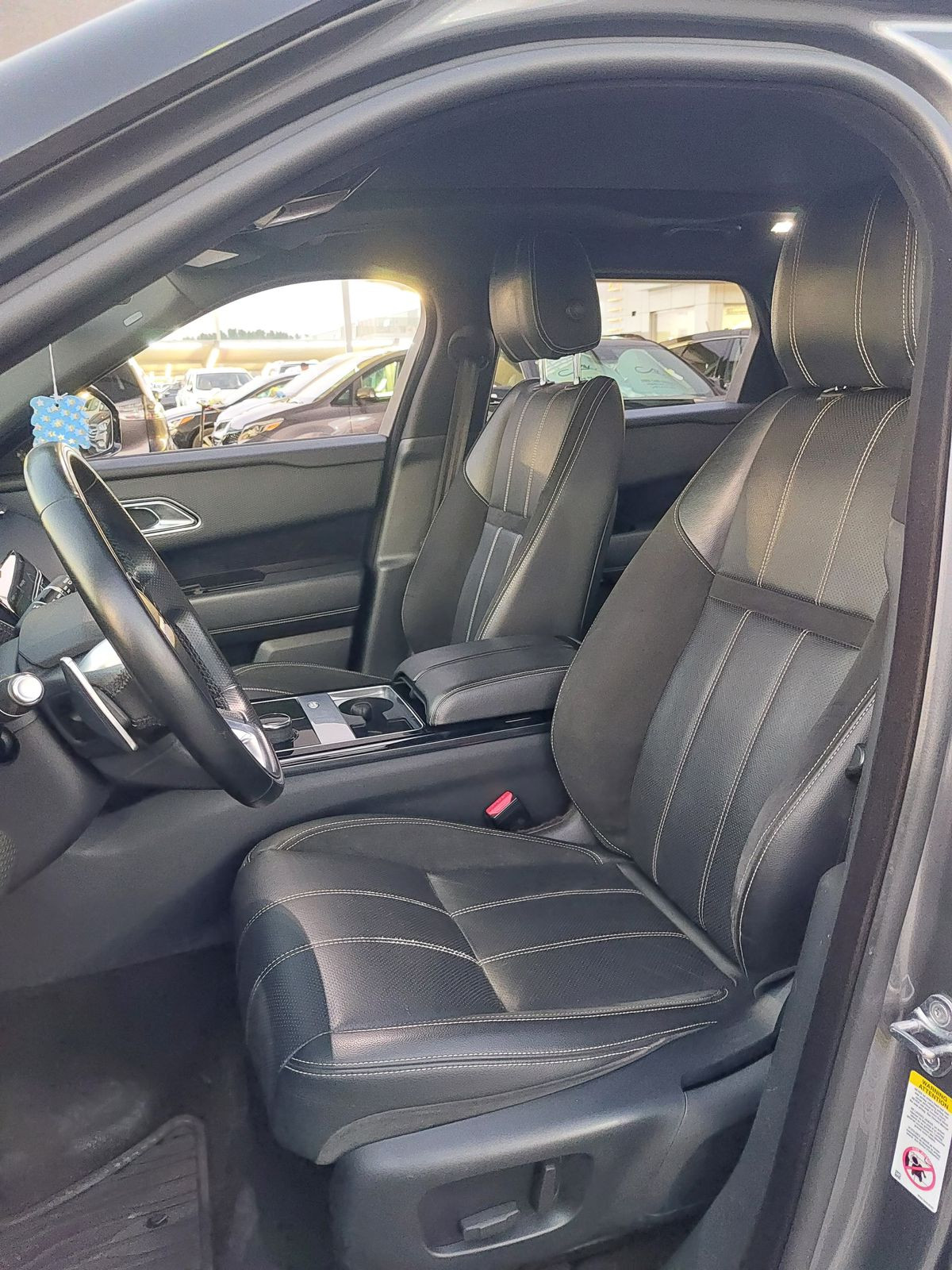 Range Rover VELAR - Image 9
