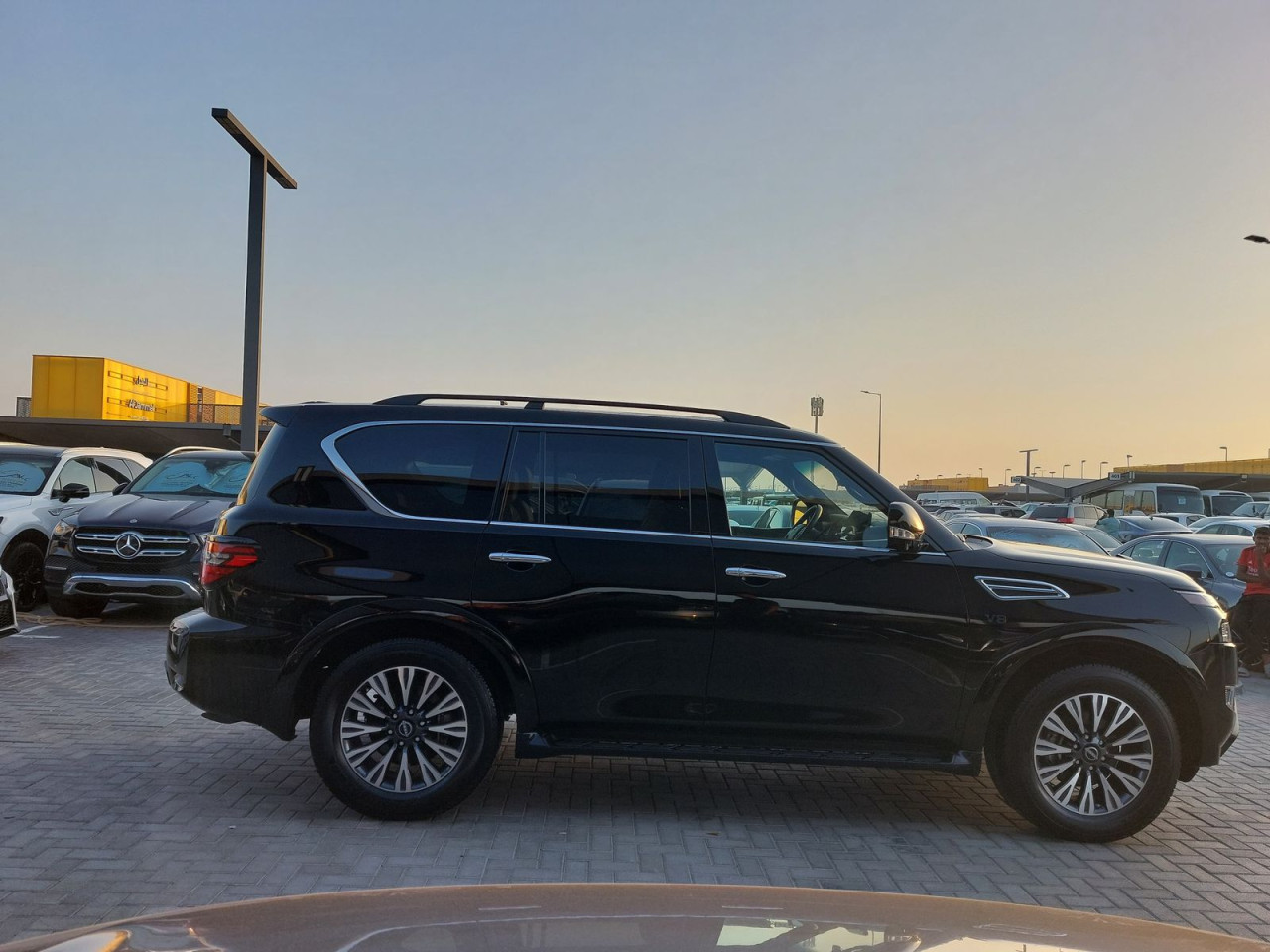 Nissan Armada - Image 6
