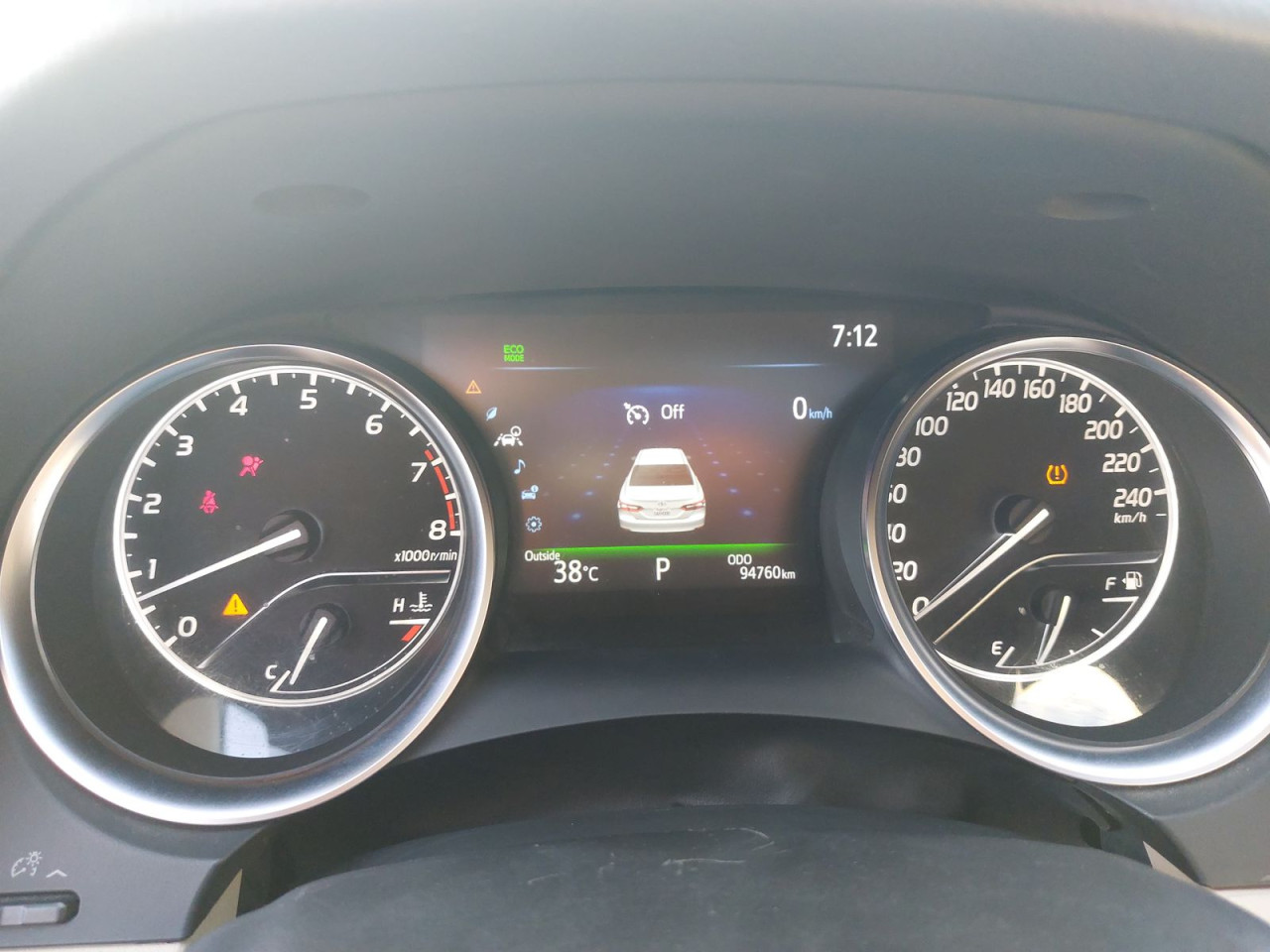 Toyota Camry - Image 12