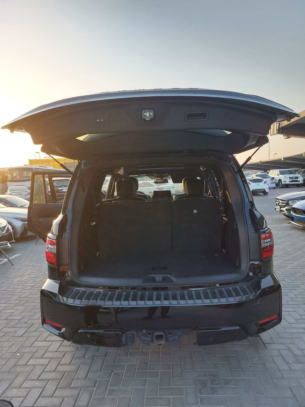 Nissan Armada - Image 10