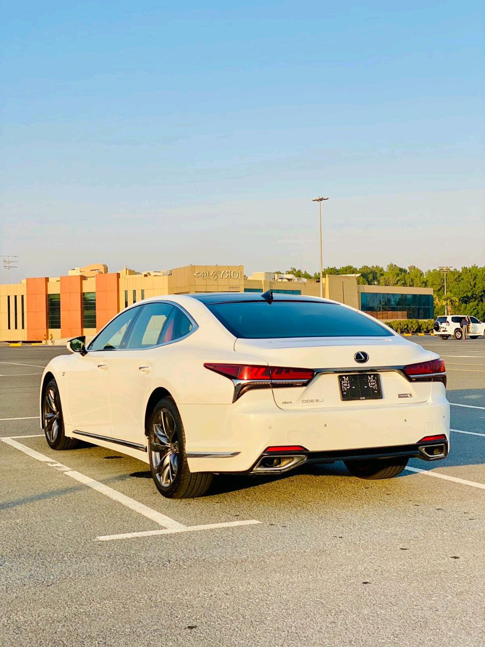 Lexus LS-Series - Image 12