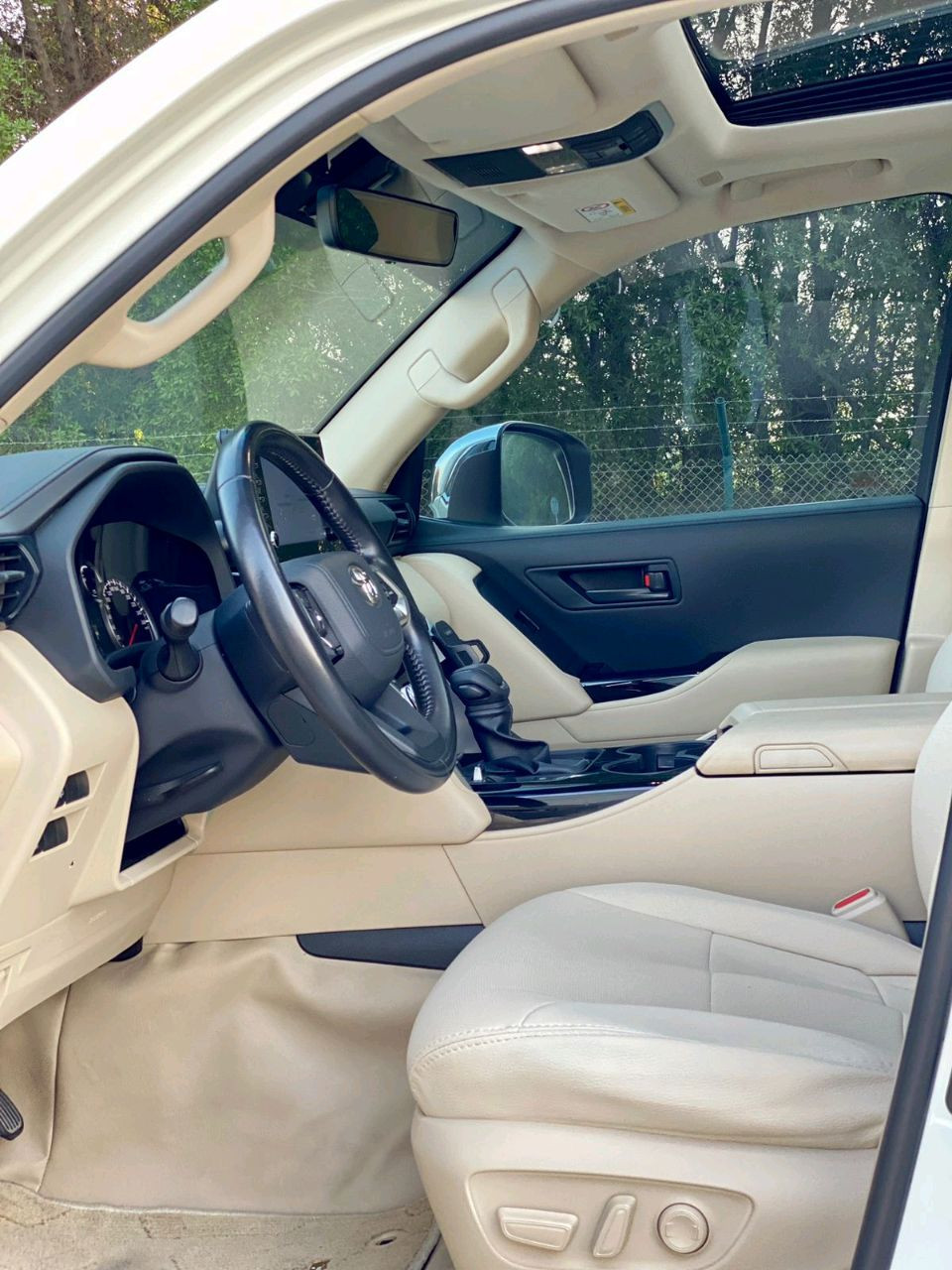 Toyota Land Cruiser - Image 9