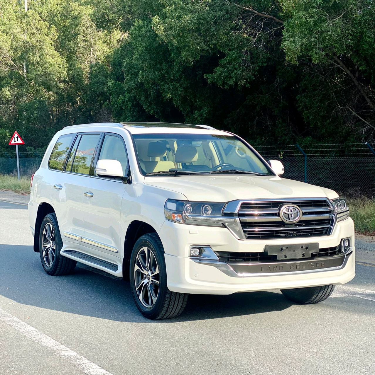 Toyota Land Cruiser - Image 11
