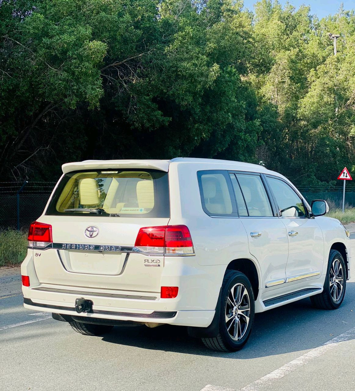 Toyota Land Cruiser - Image 9
