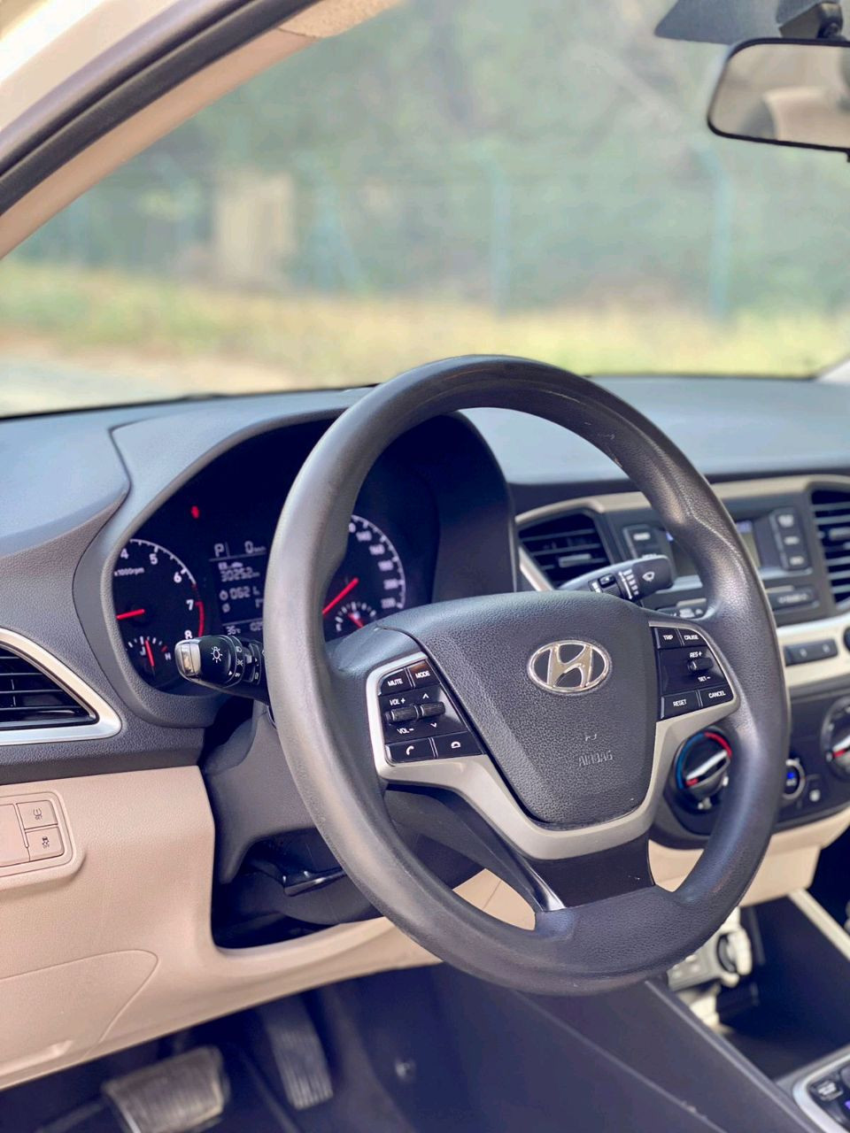 Hyundai Accent - Image 8
