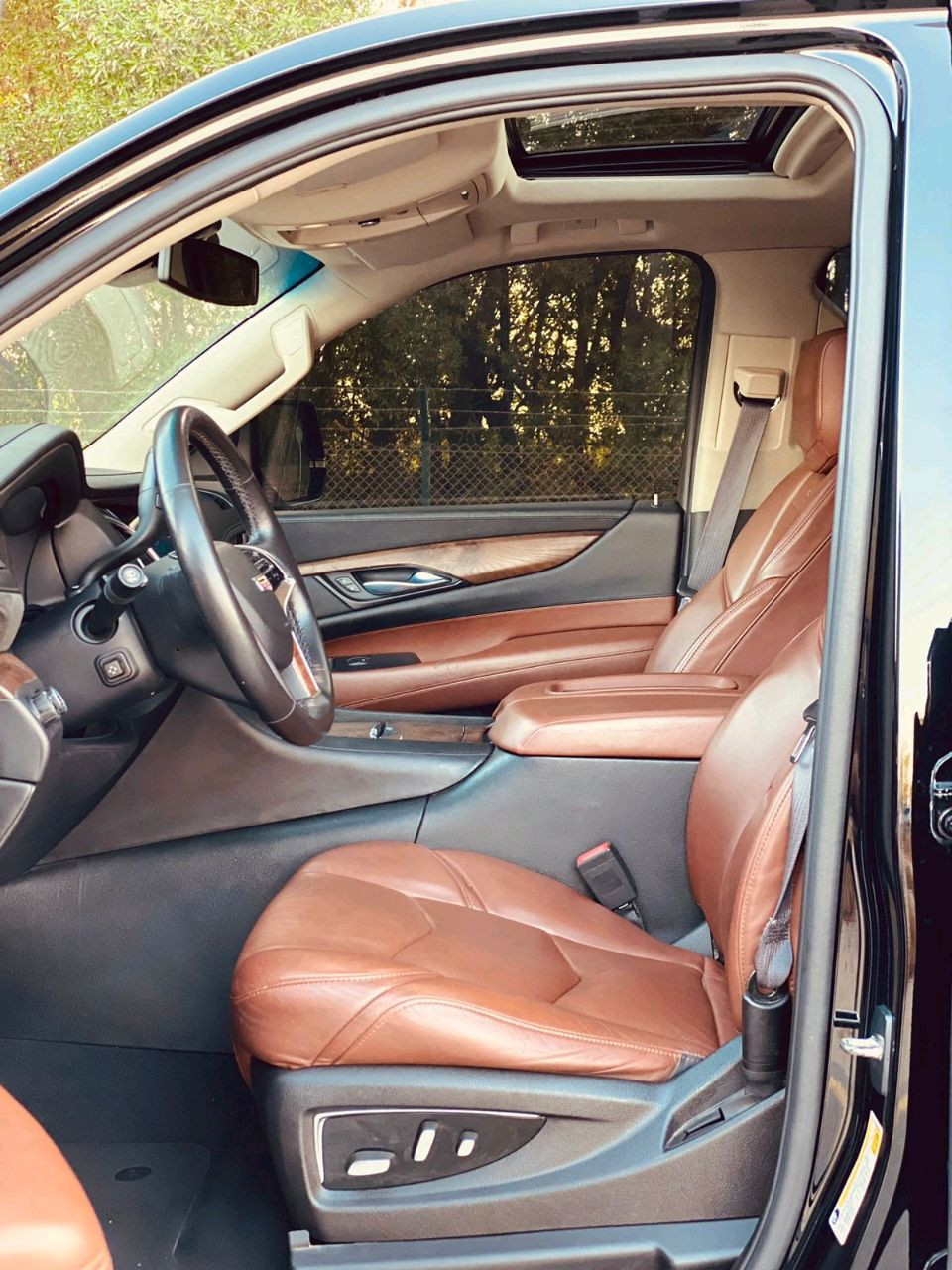 Cadillac Escalade - Image 9