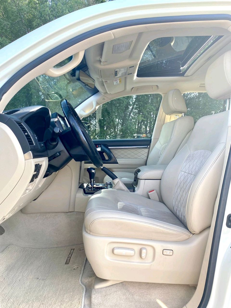 Toyota Land Cruiser - Image 8