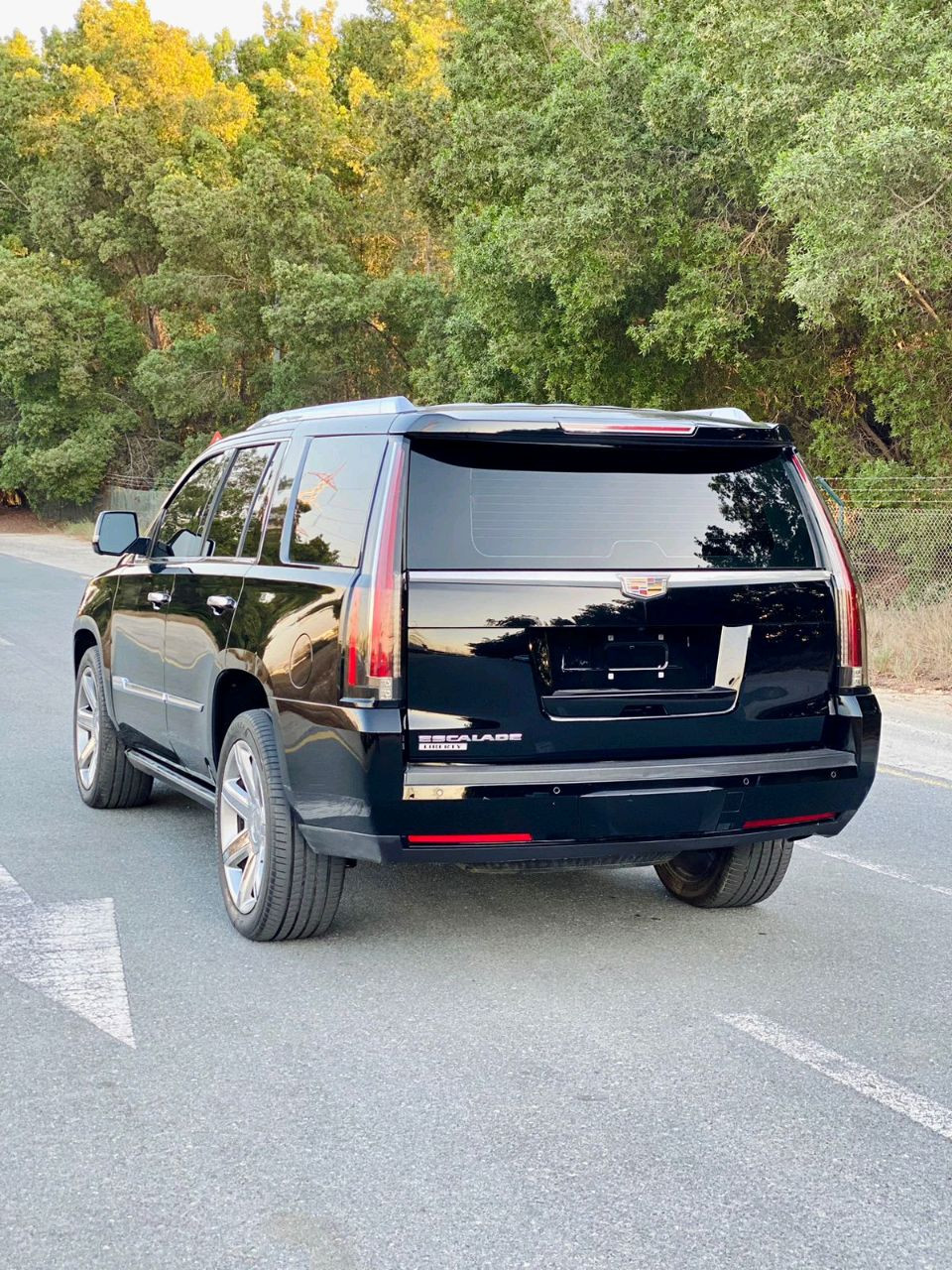 Cadillac Escalade - Image 8