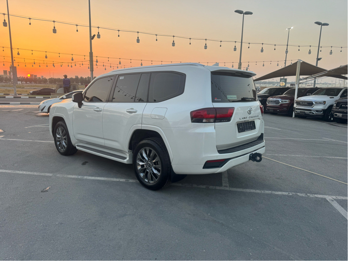 Toyota Land Cruiser - Image 10