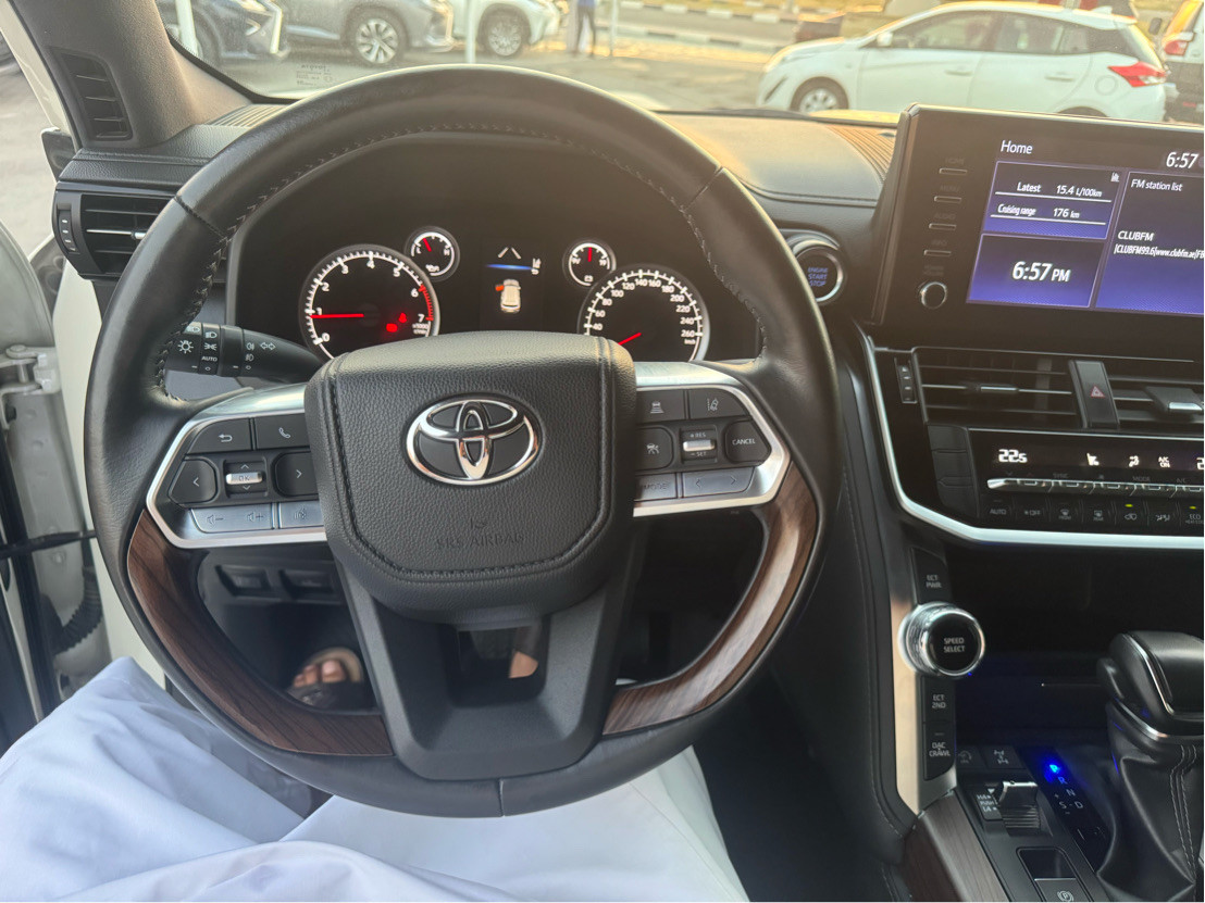 Toyota Land Cruiser - Image 8