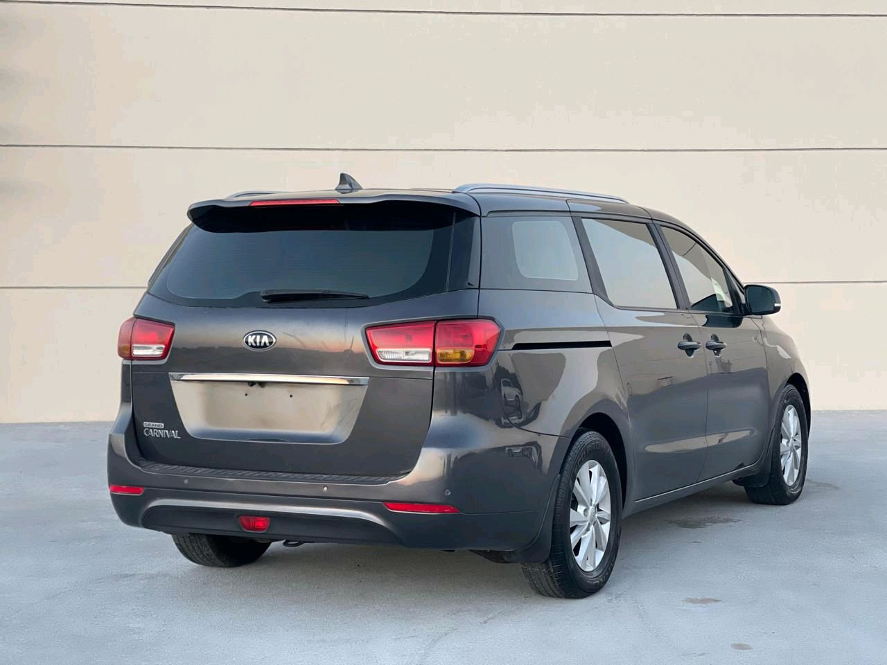 KIA Carnival - Image 5