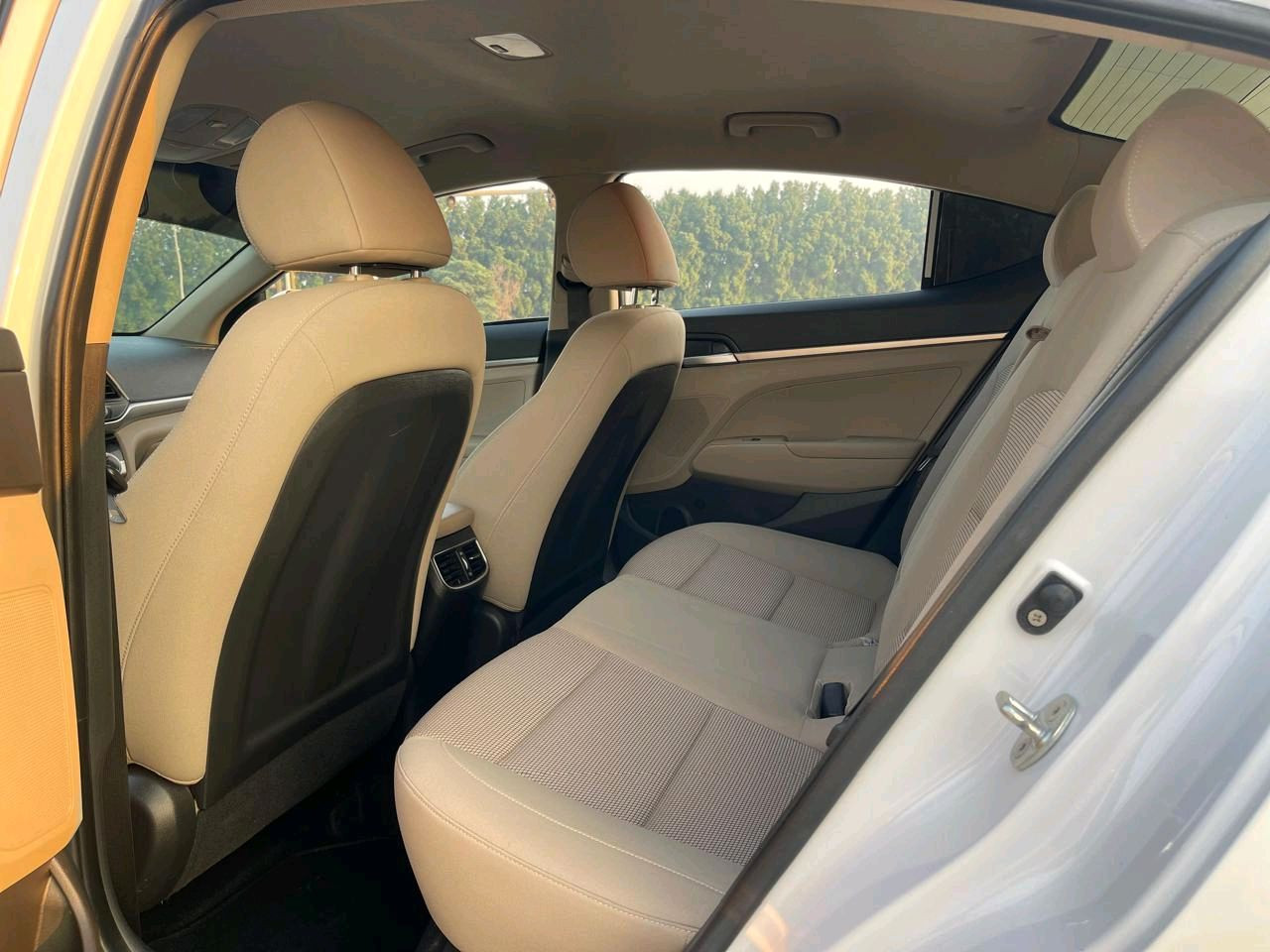 Hyundai Elantra - Image 8