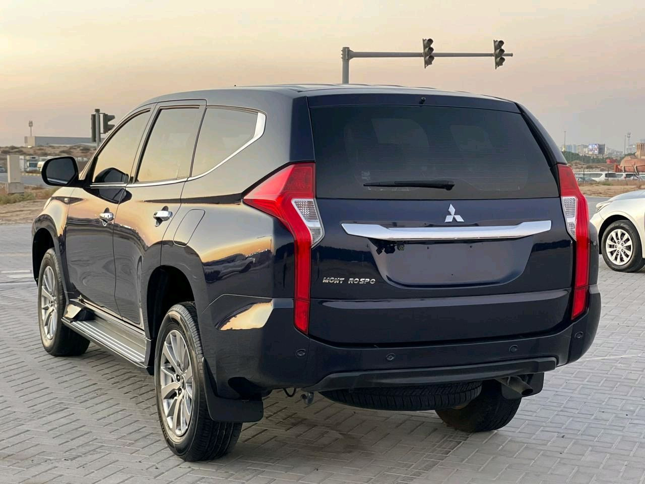 Mitsubishi Montero sport - Image 3