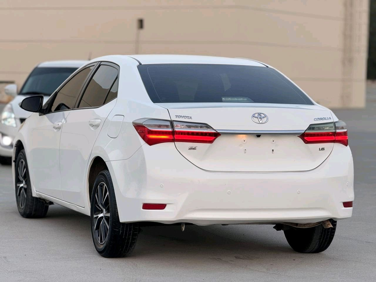 Toyota Corolla - Image 8