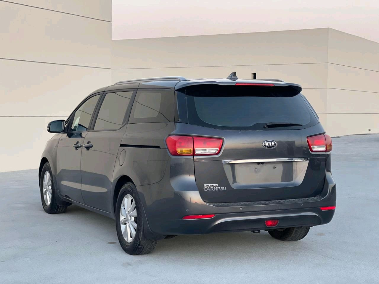 KIA Carnival - Image 3
