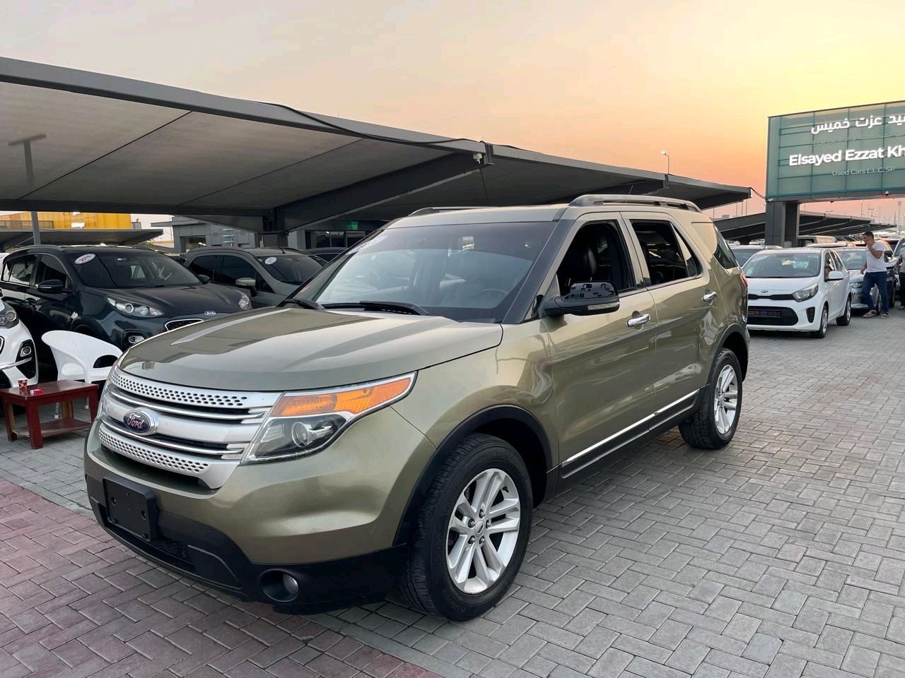 Ford Explorer - Image 8