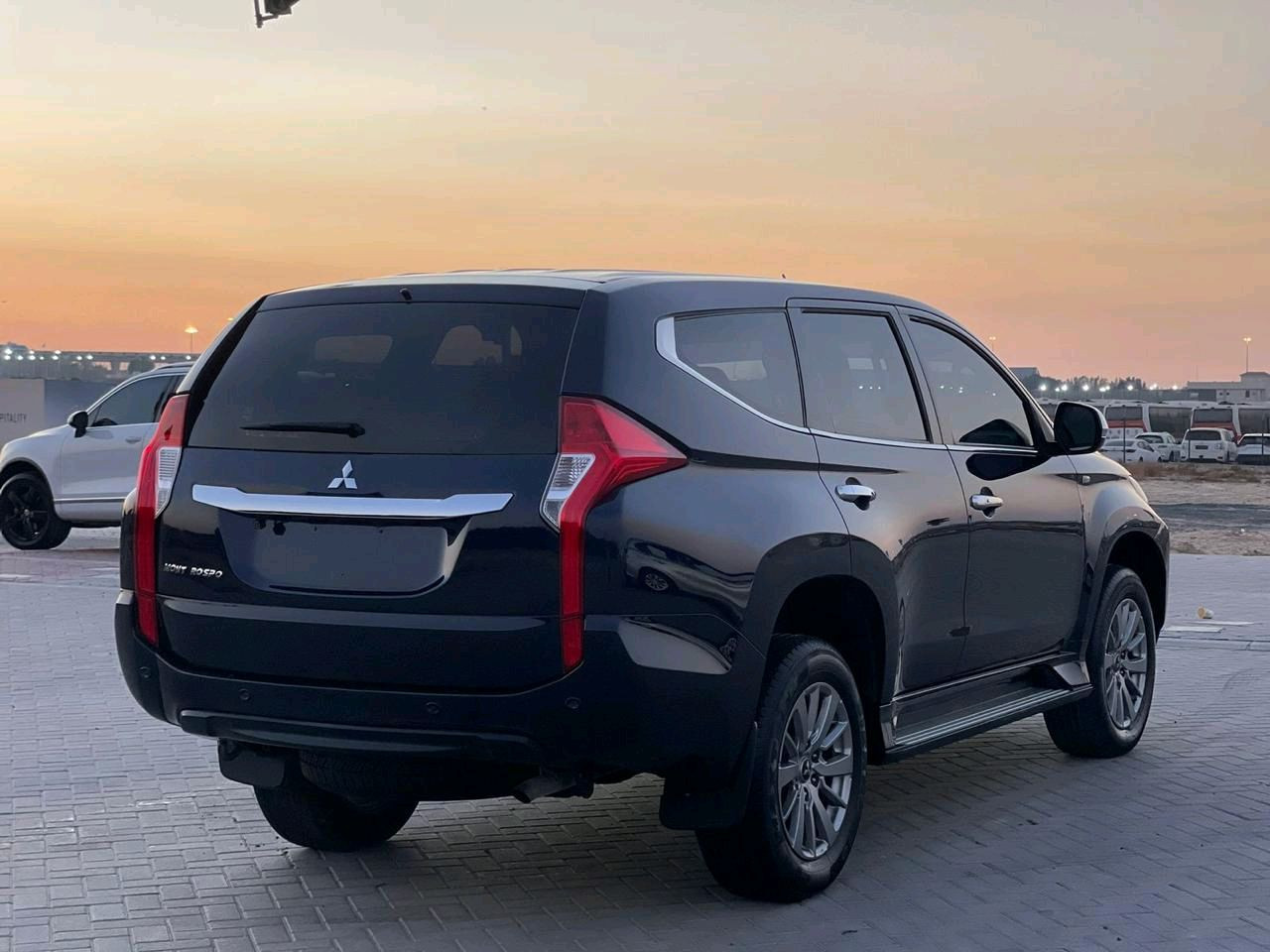Mitsubishi Montero sport - Image 6