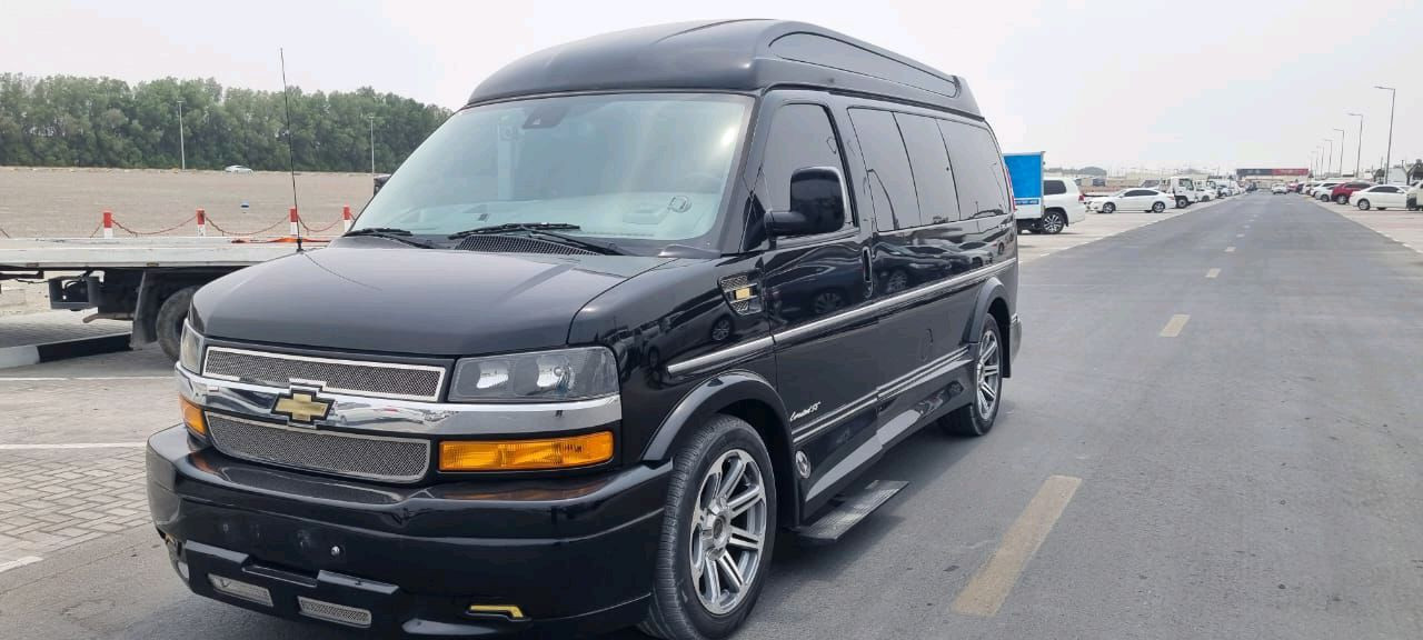 Chevrolet Express - Image 2