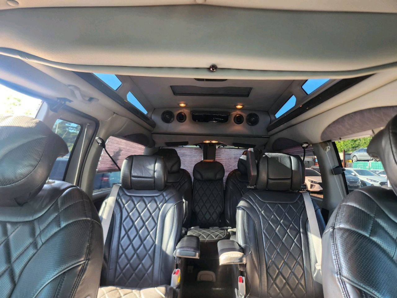 Chevrolet Express - Image 5
