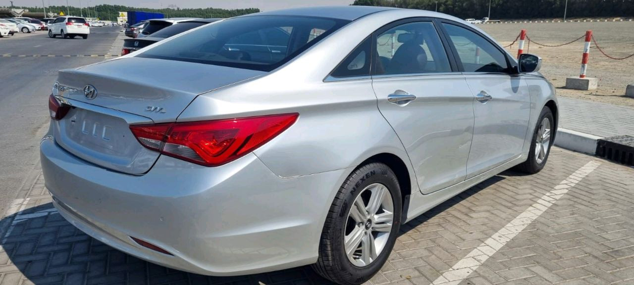 Hyundai Sonata - Image 7