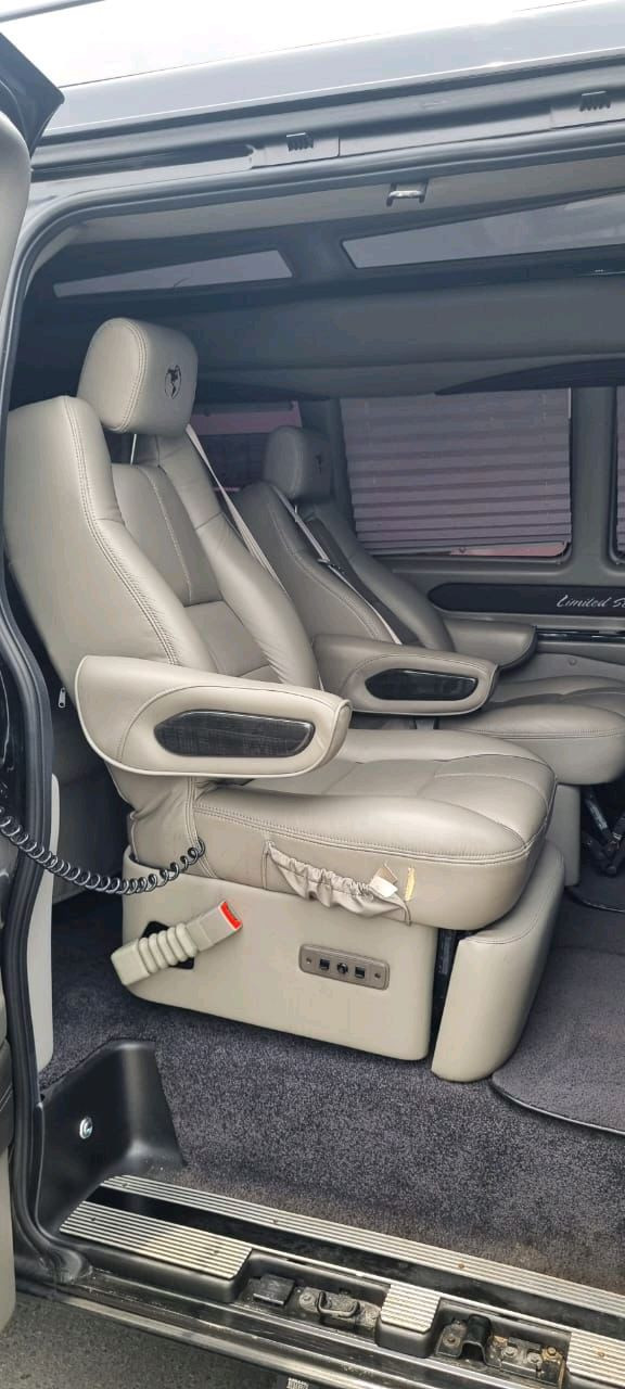 Chevrolet Express - Image 11