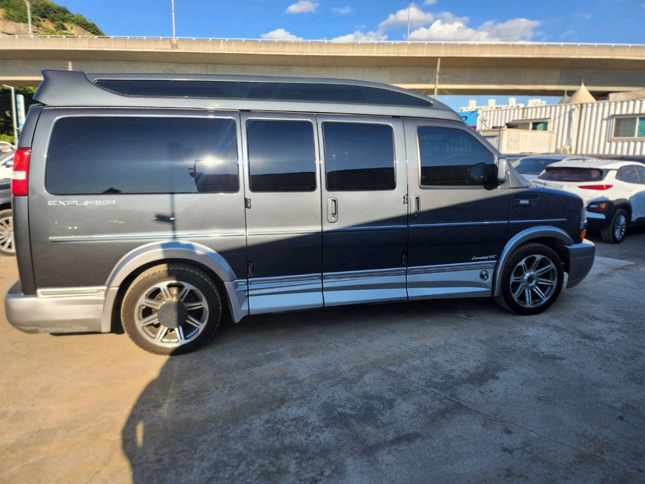 Chevrolet Express - Image 8