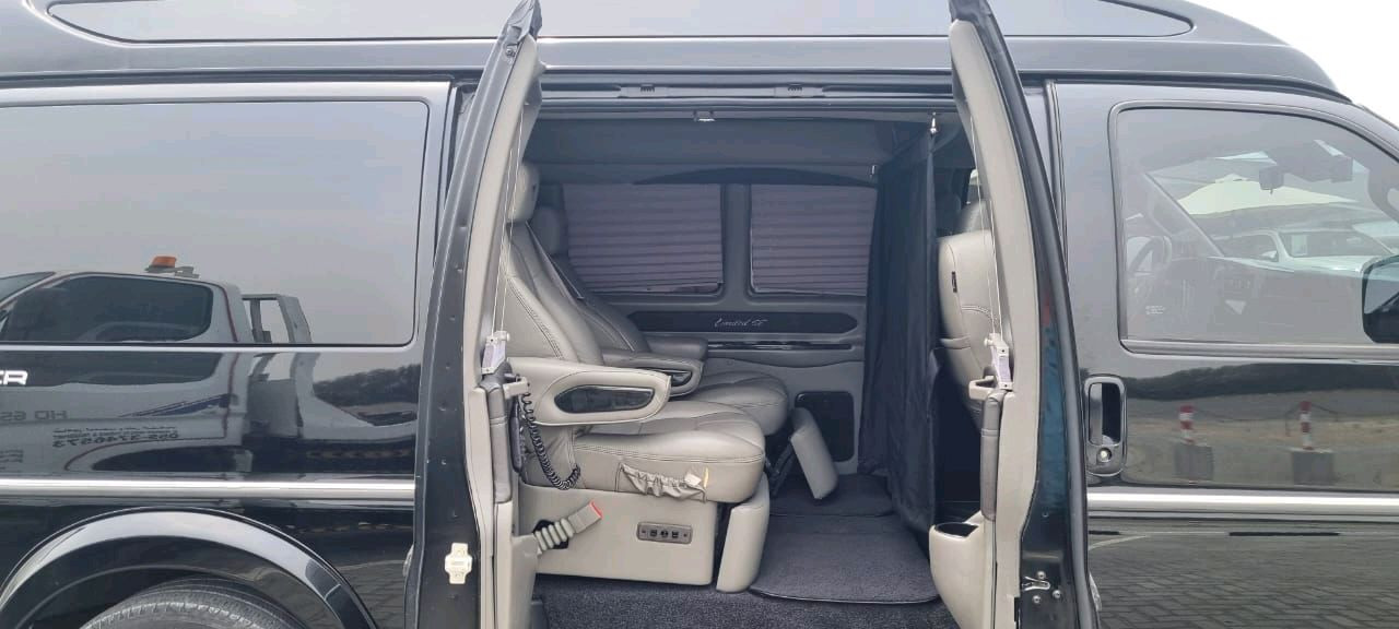 Chevrolet Express - Image 6
