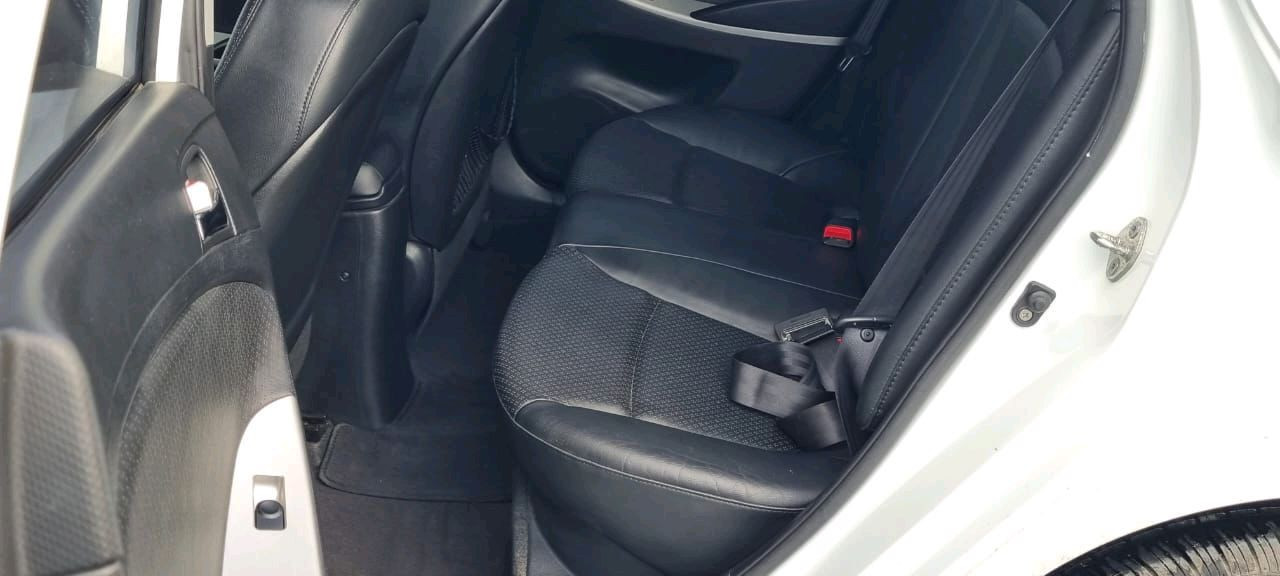 Hyundai Accent - Image 3